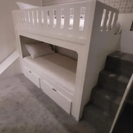 3 Bedroom Sleeps 6 Free Parking Prázdninový dům