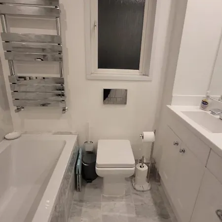 Prázdninový dům 3 Bedroom Sleeps 6 Free Parking