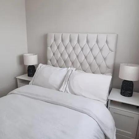 Stylish Modern 3 Bedroom House Free Parking