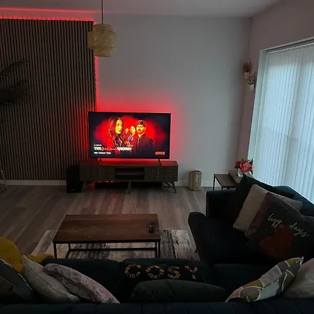 Apartment Modern Flat In Free Parking & Wifi Glasgow