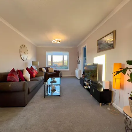 Chic & Cozy 2-bed Flat In - Free Parking Glasgow