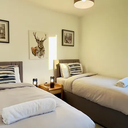 Chic & Cozy 2-bed Flat In - Free Parking Lägenhet *