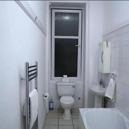 Apartament Newly Refurbished 2 Bed ! Glasgow