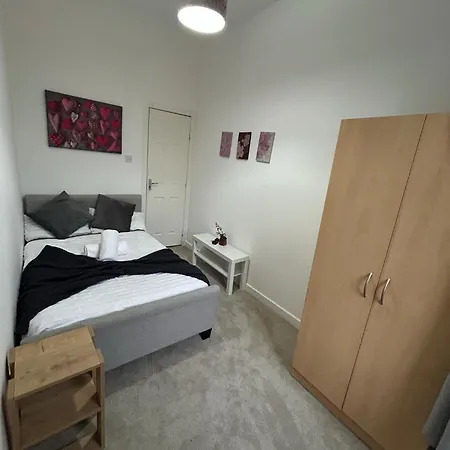 Cozy, Modern Flat In Govan