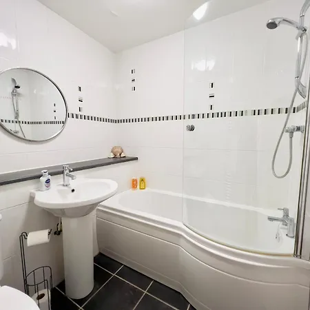Sleek & Modern 2br - Easy Access To Centre Apartamento Glasgow