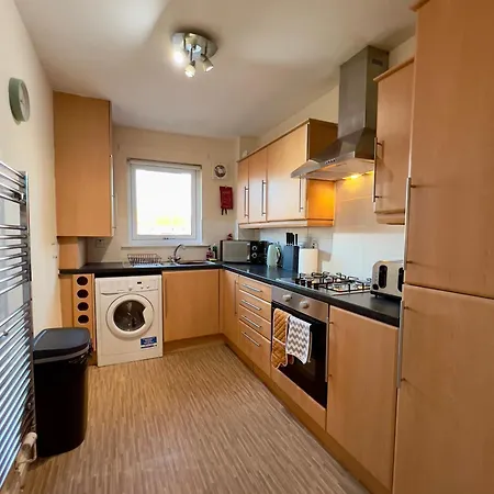 Sleek & Modern 2br - Easy Access To Centre *