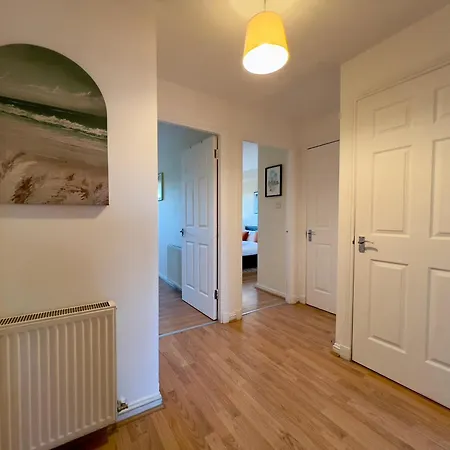 Sleek & Modern 2br - Easy Access To Centre