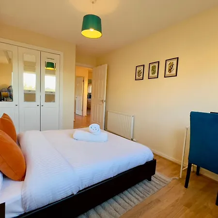 Sleek & Modern 2br - Easy Access To Centre *