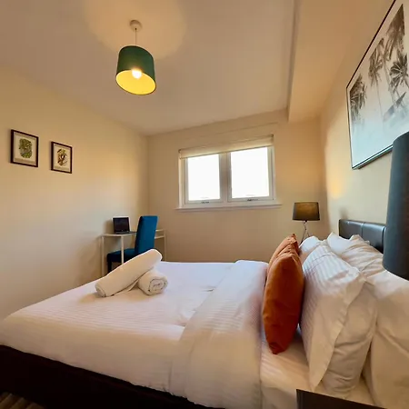 Apartment Sleek & Modern 2br - Easy Access To Centre Glasgow