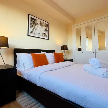 Apartment Sleek & Modern 2br - Easy Access To Centre Glasgow
