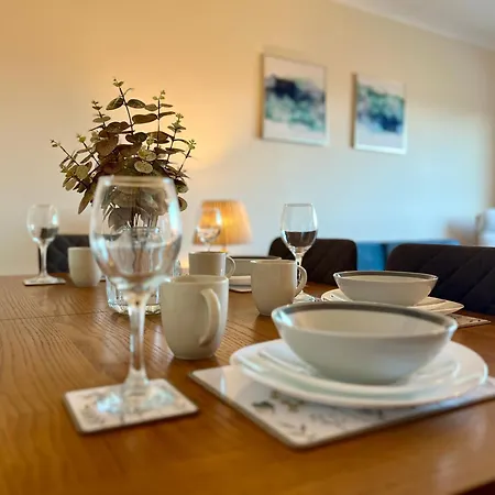 Sleek & Modern 2br - Easy Access To Centre *