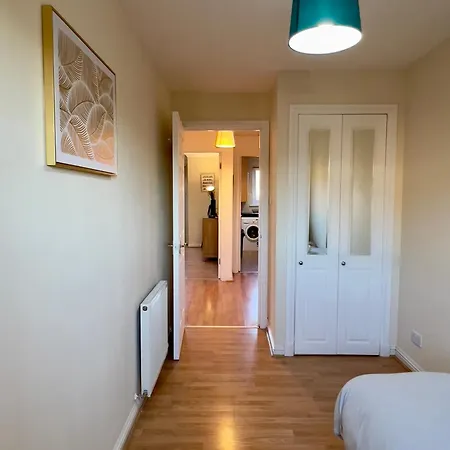 Sleek & Modern 2br - Easy Access To Centre