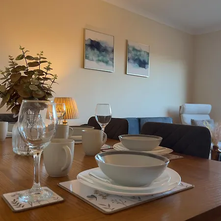 Sleek & Modern 2br - Easy Access To Centre *