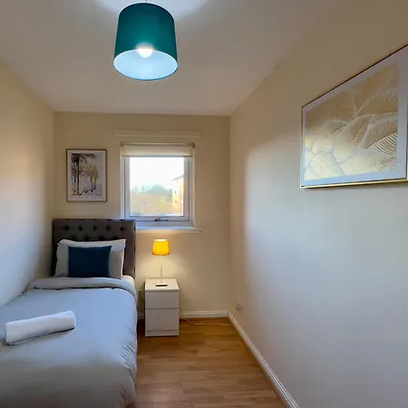 Sleek & Modern 2br - Easy Access To Centre