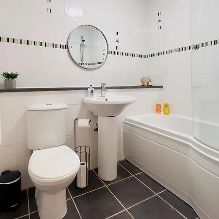 Sleek & Modern 2br - Easy Access To Centre Apartamento