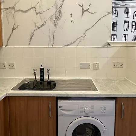 Lägenhet - Sleeps 2 & Freeparking During Weekend