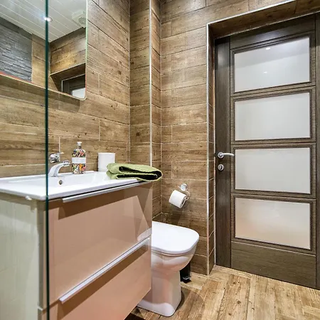 Spacious 4 Bedroom Near West End