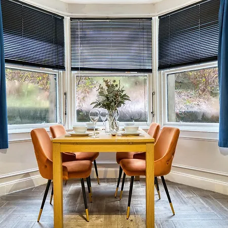 Daire Spacious 4 Bedroom Near West End *