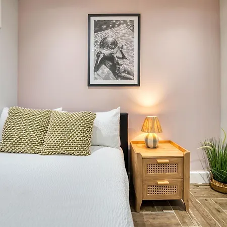 Spacious 4 Bedroom Near West End Glasgow