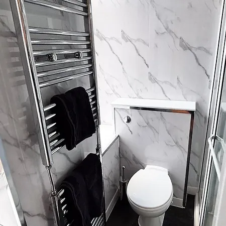 - Stylish 2 Bed In Unique Ibrox Location Nearby Subway And Free Parking 公寓 *