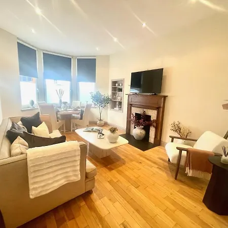 - Stylish 2 Bed In Unique Ibrox Location Nearby Subway And Free Parking * 格拉斯哥