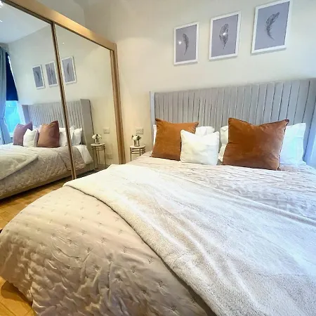 - Stylish 2 Bed In Unique Ibrox Location Nearby Subway And Free Parking 公寓 格拉斯哥