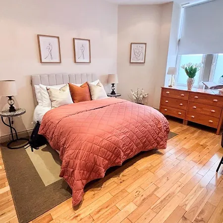 - Stylish 2 Bed In Unique Ibrox Location Nearby Subway And Free Parking * 格拉斯哥