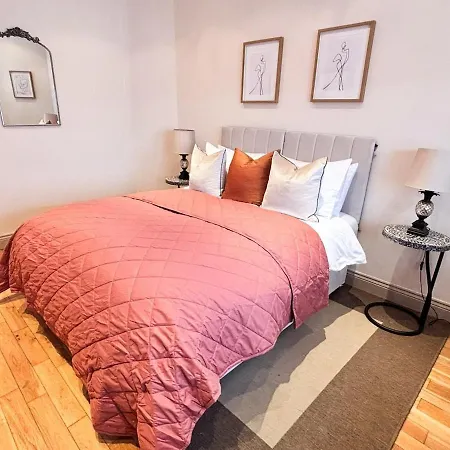 Апартаменты - Large Stylish 2 Bed Flat In Unique Ibrox Location Walking Distance To Subway And Free On-street Parking *