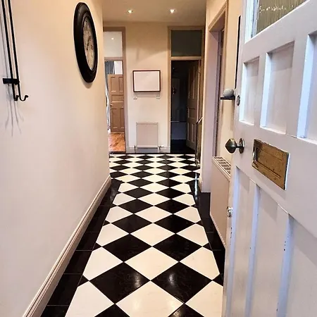 - Stylish 2 Bed In Unique Ibrox Location Nearby Subway And Free Parking 格拉斯哥