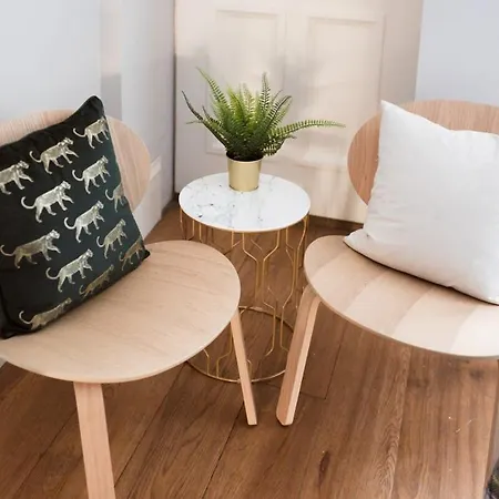 Elegant West End Flat In Glasgow