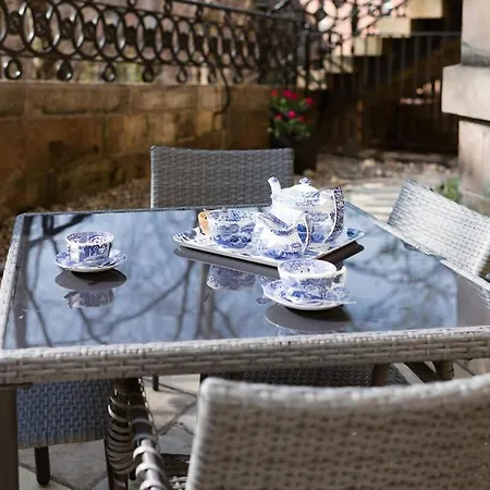 Elegant West End Flat In * Glasgow