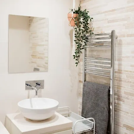 Elegant West End Flat In