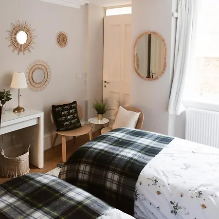 Elegant West End Flat In