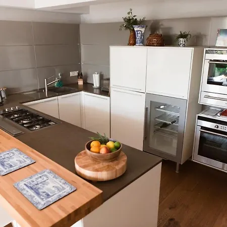 Elegant West End Flat In * Glasgow