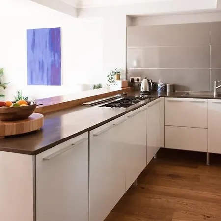 Elegant West End Flat In Apartment *