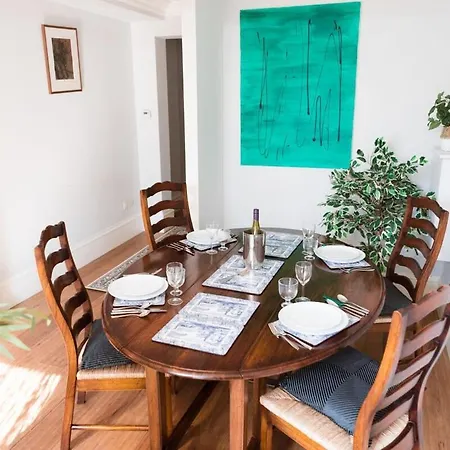 Elegant West End Flat In