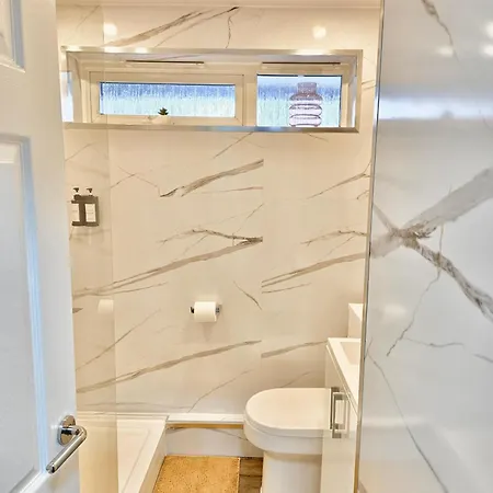 Stylish Flat Near Merchant *