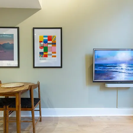 Quiet Centre, King & Sofa Bed * Глазго