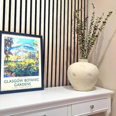 Spacious 3 Bed In With Free Parking *