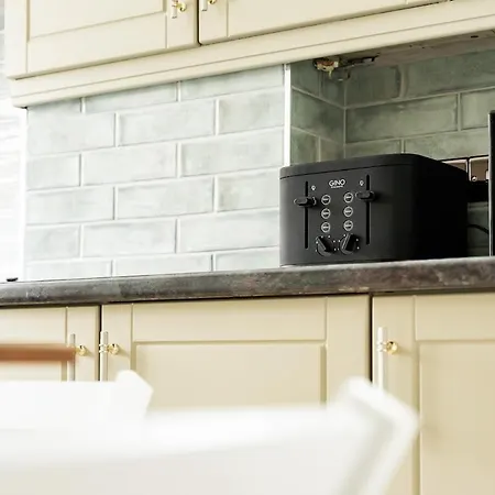 Spacious 3 Bed In With Free Parking Holiday home *