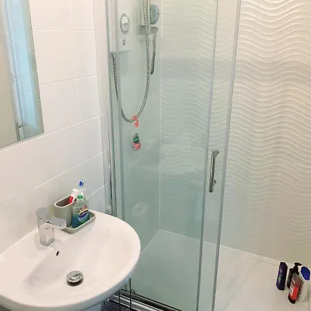 דירה Modern Two Bed With Free Parking *