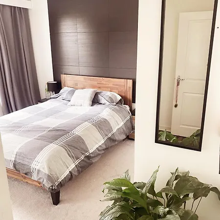 Apartmán Modern Two Bed With Free Parking