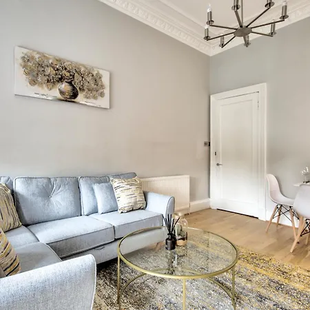 Two Bed Stylish In Heart Of West End Apartment *