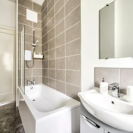 Two Bed Stylish In Heart Of West End * Glasgow