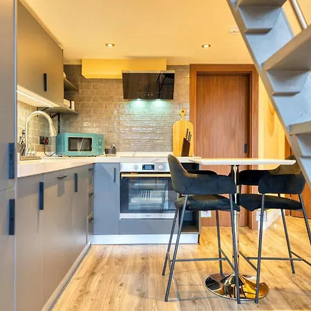 Union Court Mezzanine - B9 - Building Has No Lift And Stairs To Appartement