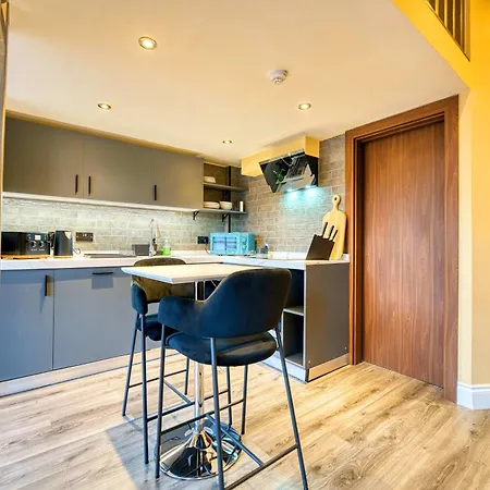 Union Court Mezzanine - B9 - Building Has No Lift And Stairs To