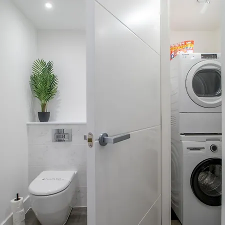 Fabulous Festival Park Private Parking Garden - Pass The Keys Tatil Evi