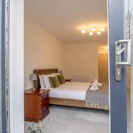 Fabulous Festival Park Private Parking Garden Pass The Keys Holiday home