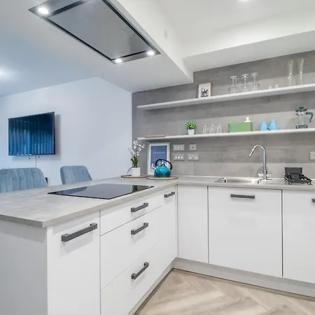 Fabulous Festival Park Private Parking Garden - Pass The Keys