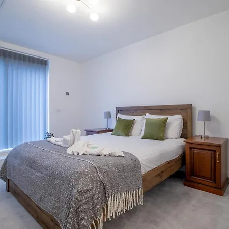 Fabulous Festival Park Private Parking Garden - Pass The Keys Tatil Evi *